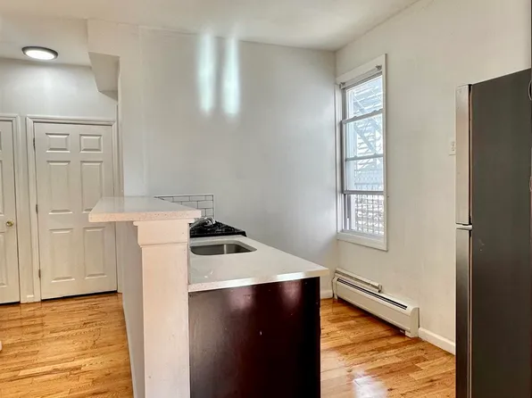 245 Duncan Avenue image 7 of 22