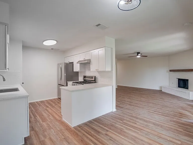606 Splitrock St — Photo 7