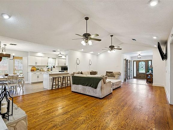 4th image of 108 Dickson Dr