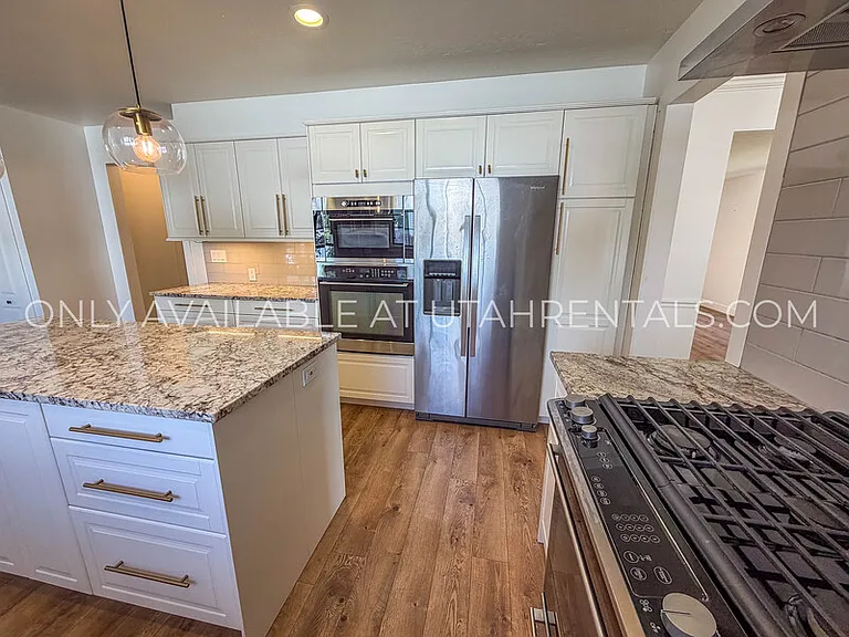 960 N Eastview Dr — Photo 17