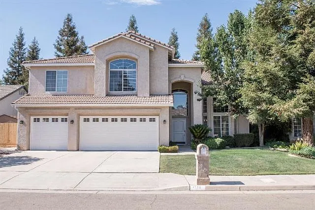 1704 E Granada Ave photo 1