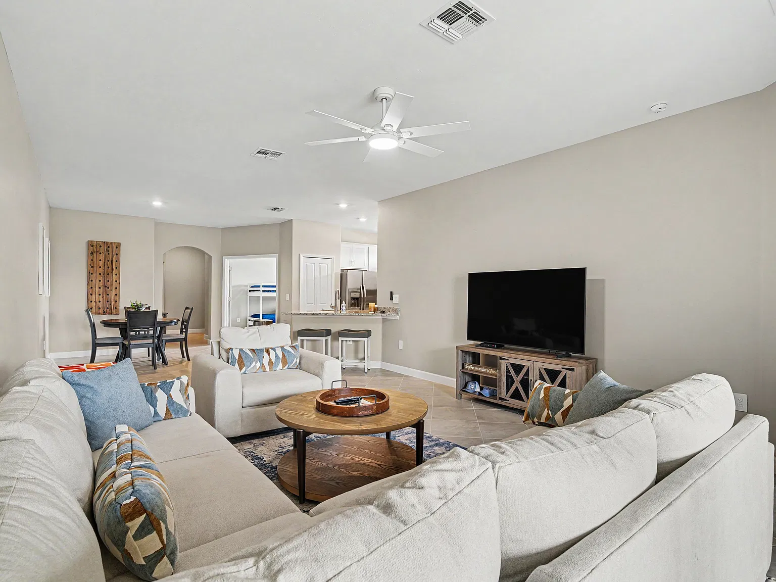 3 bed, 1557 sqft, $3,495 — Photo 4