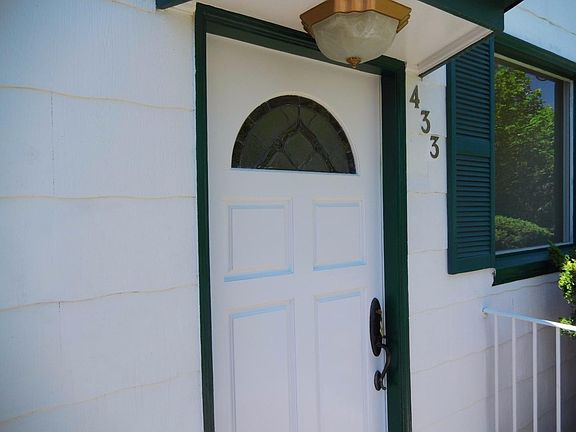 2nd image of 433 Cypress Ave
