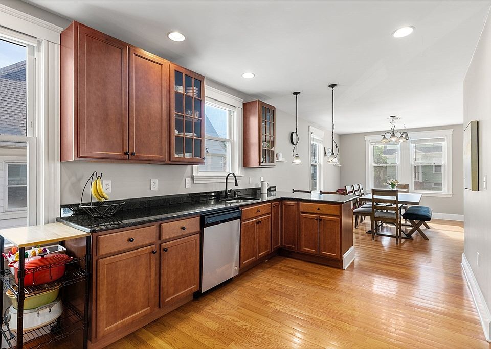 1st image of 7 Harriet Ave