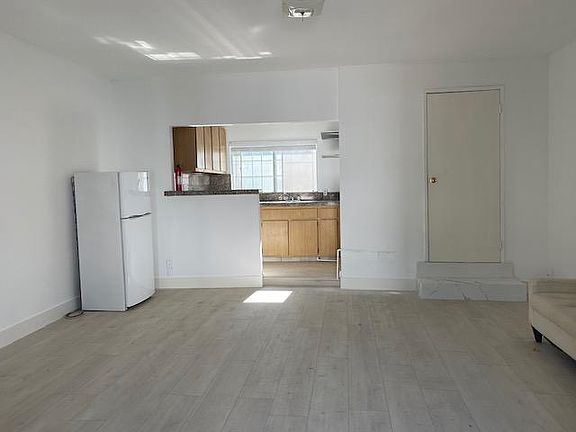 5th image of 1115 S Crest Dr #1