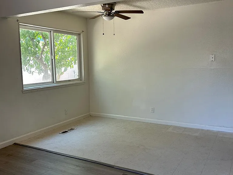 102 E Dakota Ave #B — Photo 3