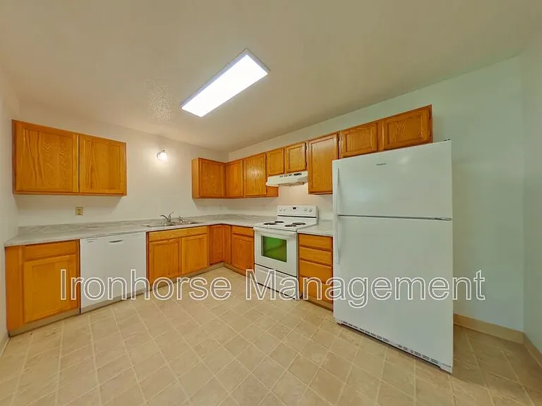 809 W Villard St #44 — Photo 5