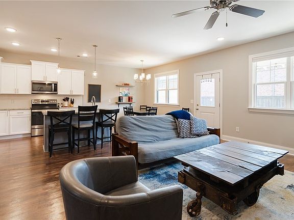 5th image of 1313 Parker Pl