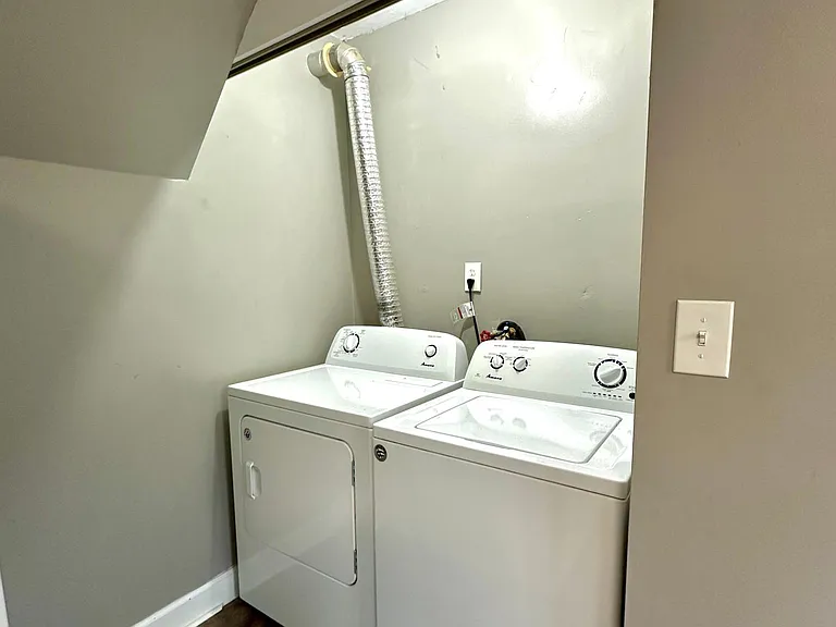 679 Linden St — Photo 15