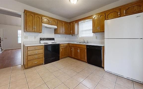 5th image of 1133 Dean Dr