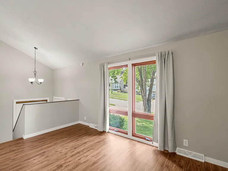 9705 S 21st Ave — Photo 10