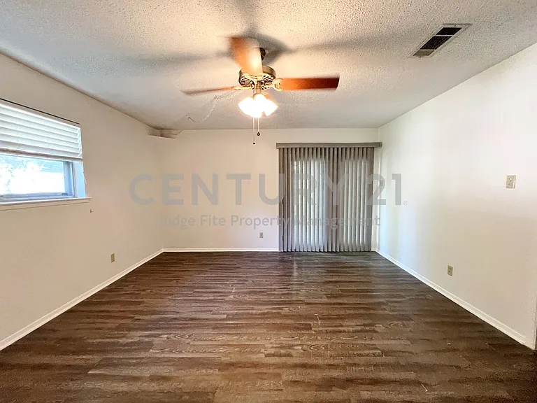 1209 Irwin Dr — Photo 8