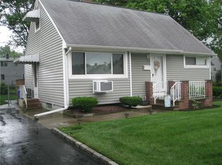 10 Avon Ter, Iselin, NJ 08830