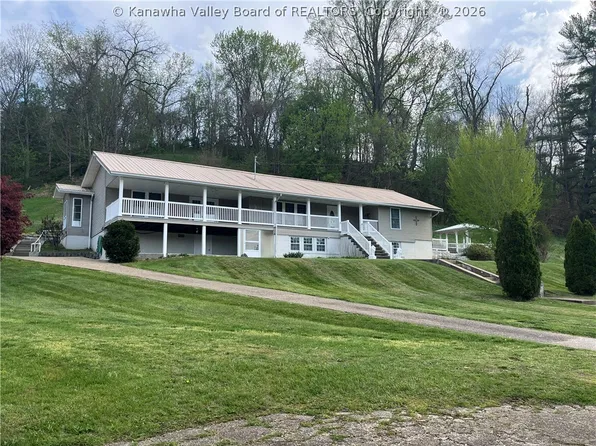 852 4th St, Mason, WV 25260