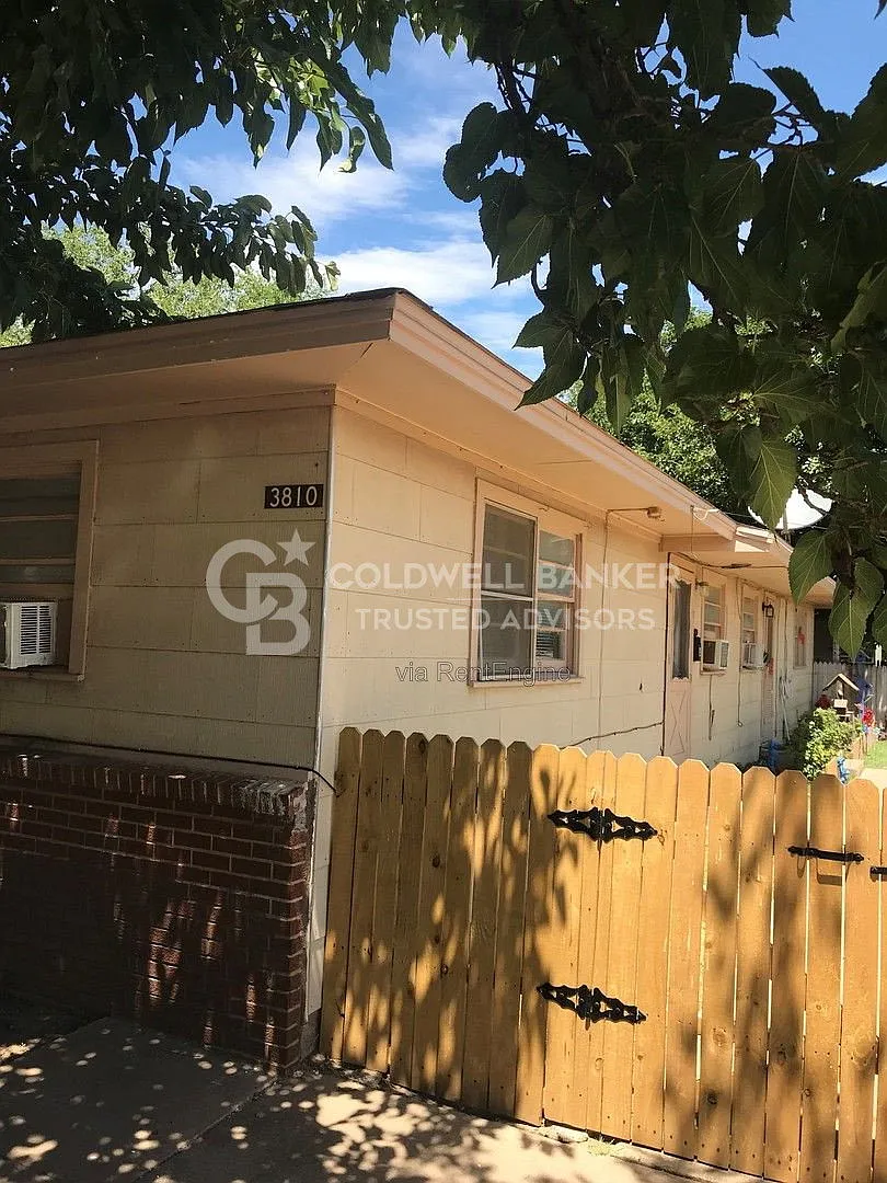 2 bed, 1.0 bath, 754 sqft, $675 — Photo 2