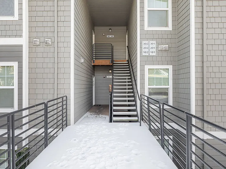 Hawk's Point Apartments — Photo 10
