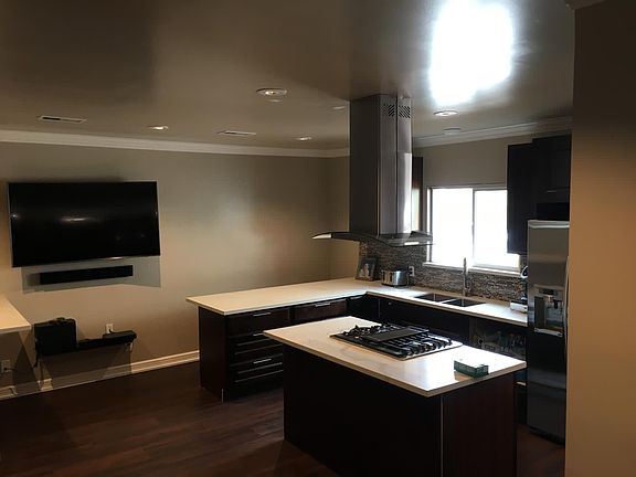 3rd image of 616 40th St #1