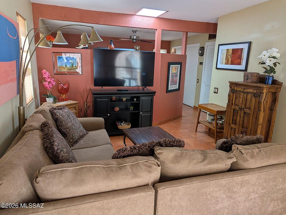 1st image of 122 W Calle Del Ano