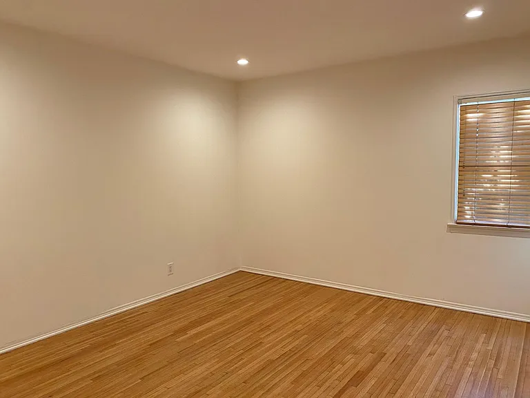 4721 Cahuenga Blvd — Photo 11