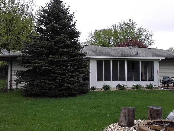 2nd image of 2412 Lorraine Ln
