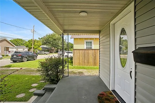 15 Crislaur Ave — Photo 3