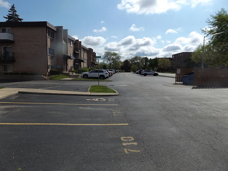 710 W Huntington Commons Rd #2B — Photo 3