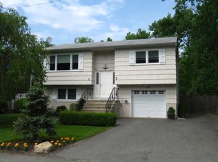 7 Squire Rd, Hopatcong, NJ 07843