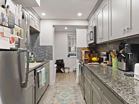 4th image of 101 W Springfield St APT 1