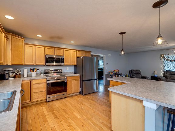 5th image of 437 Dorset St