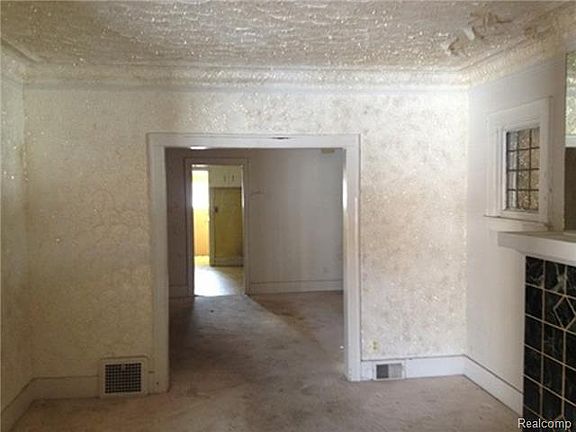 4th image of 5049 Hillsboro St