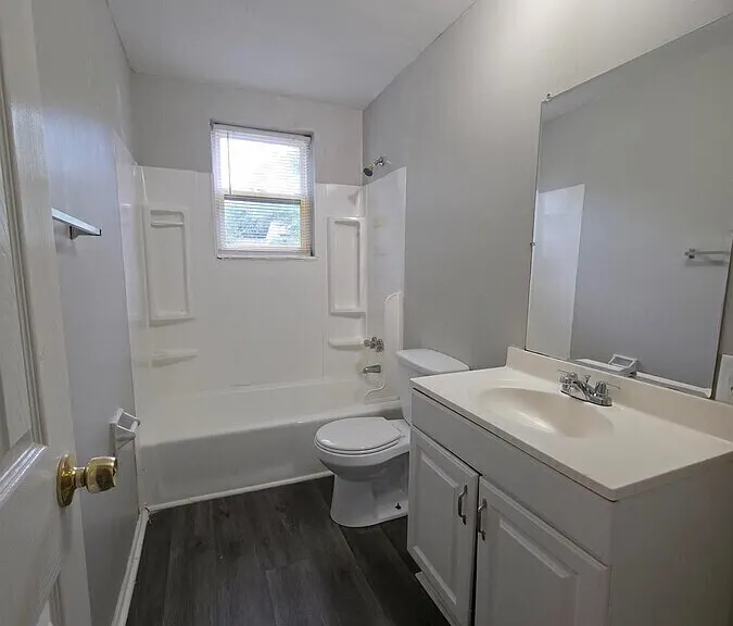 630 N Hocker Ave — Photo 8