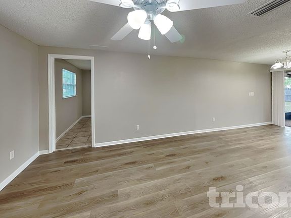 3rd image of 804 Briarcliff Dr