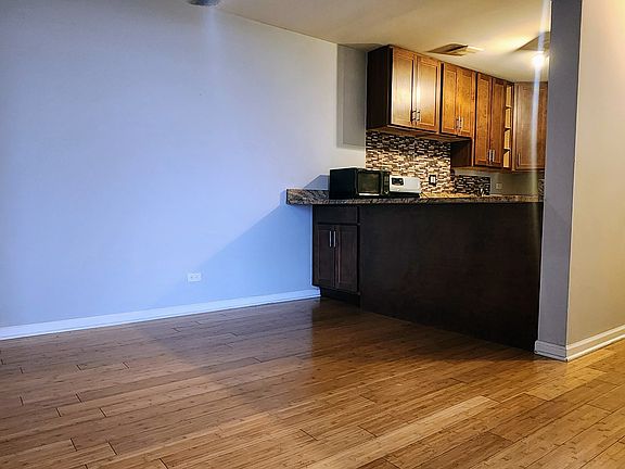 2nd image of 5306 N Cumberland Ave APT 507