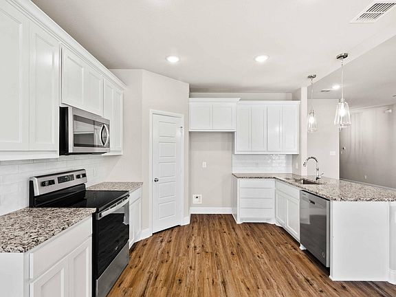 3rd image of 610 Timberline Dr