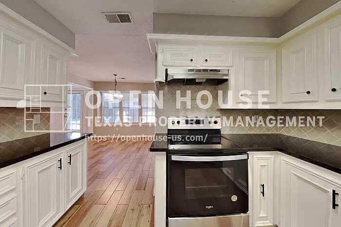 8427 Burwood Park Dr — Photo 6