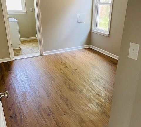 4th image of 1910 E Grand Blvd #1