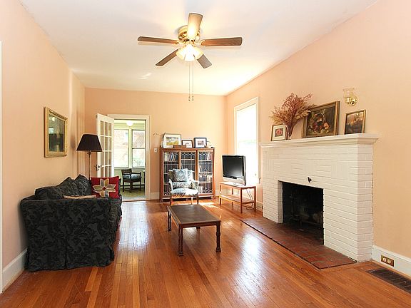 5th image of 2830 Rosemary Ln