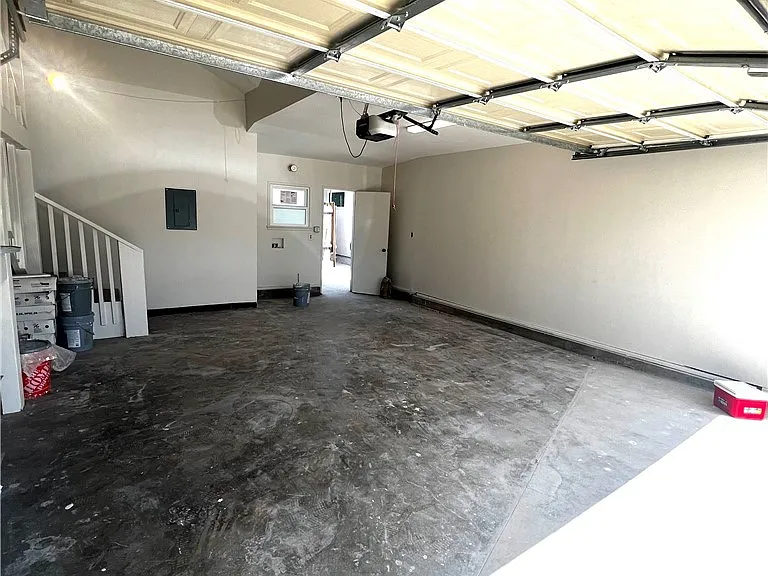 502 E 6th St — Photo 13