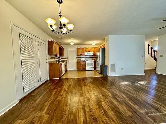 4th image of 3455 Hamilton Place Dr