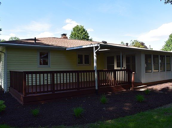 4th image of 1063 Columbus Cir S