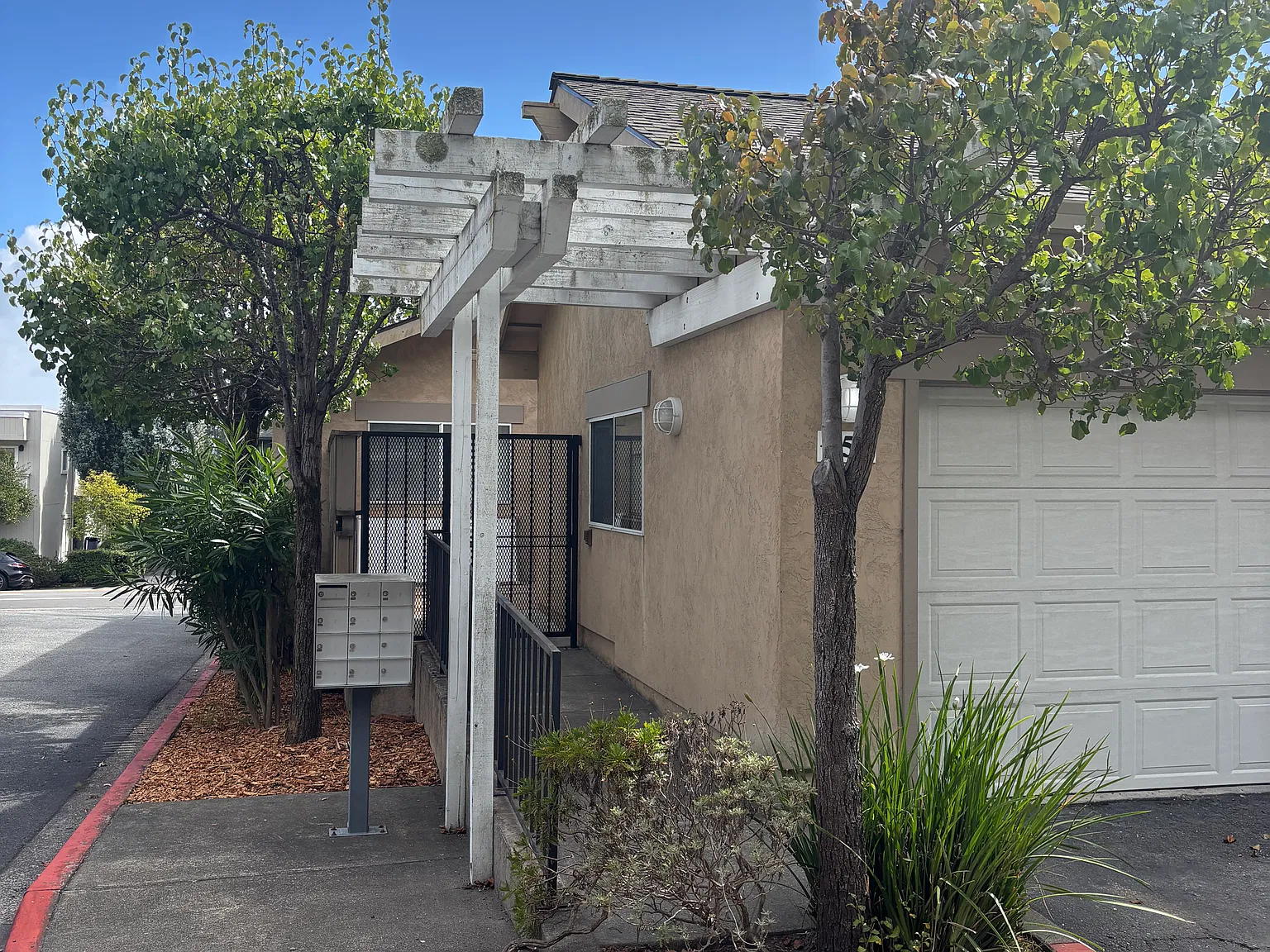 2 bed, $5,595 — Photo 2