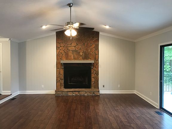 Stone Fireplace & Gas Logs