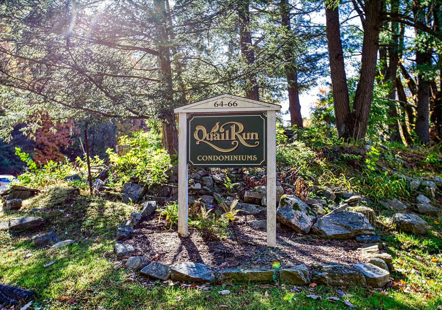 2 Bedroom 1 Bathroom located in Desirable Bethel Condominium — Photo 2