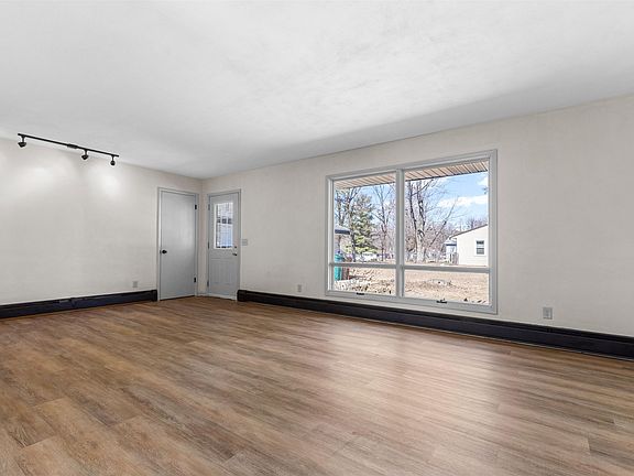 3rd image of 303 Gold River Ave