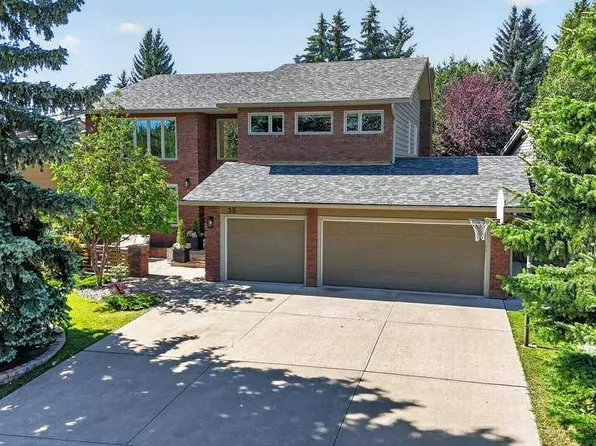 15 SE Woodacres Way SW, Calgary, AB T2W 4W2