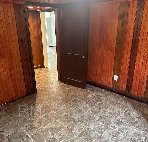 211 E Brooks St #E — Photo 16