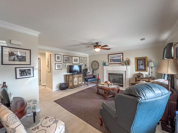 5th image of 4869 Habersham Ln