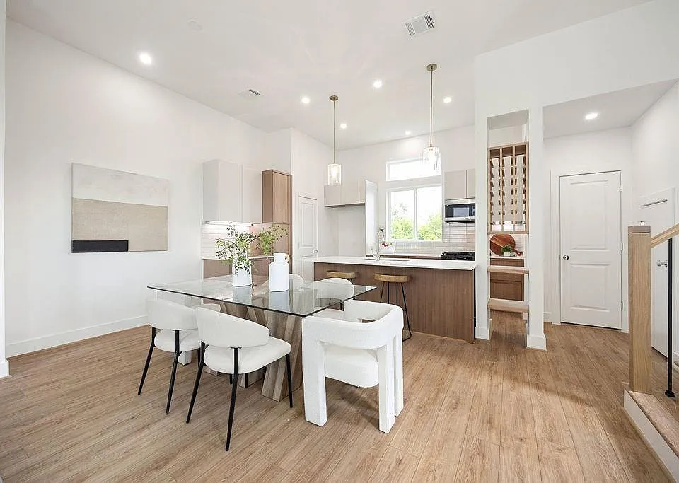 1713 Mary St