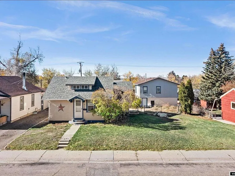 1020 S Jackson St — Photo 25