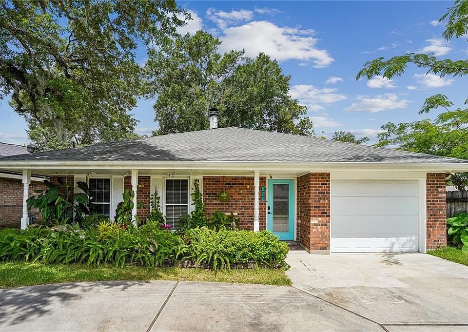 1st image of 806 Colonial Club Dr